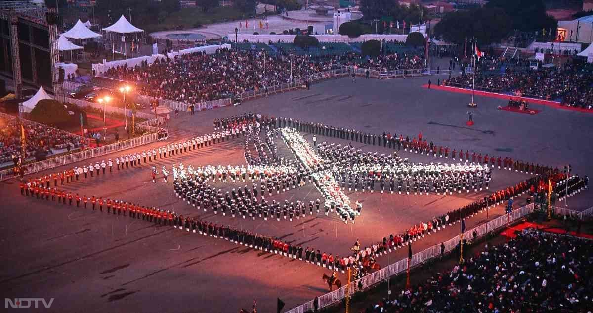 तस्वीरों में देखें बीटिंग रिट्रीट का जज्बा... वंदे मातरम के 150 साल पूरे होने पर रायसीना हिल्स पर बिखरी अनूठी छटा