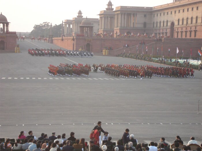 President Pratibha Patil, the chief guest of the function, arrived from Rashtrapati Bhawan at Vijay Chowk, where her arrival was sounded by trumpeters, 38 buglers and 38 echo buglers followed by playing of National Anthem.