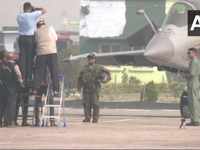 राष्ट्रपति द्रौपदी मुर्मू की राफेल की उड़ान, जानें कौन-कौन से राष्ट्रपति फाइटर जेट में कर चुके हैं फ्लाइंग राष्ट्रपति द्रौपदी मुर्मू की राफेल की उड़ान, जानें कौन-कौन से राष्ट्रपति फाइटर जेट में कर चुके हैं फ्लाइंग