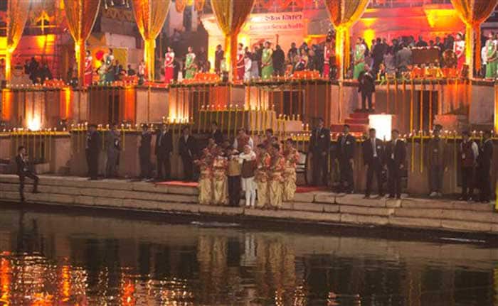 Priests chant Sanskrit verses as both the leaders perform rituals. Varanasi is also the Lok Sabha constituency of Prime Minister Narendra Modi.(Associated Press photo)