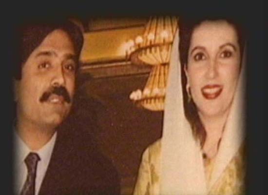 <b>Happier couple:</b> Bhutto and Zardari posing for shutterbugs.