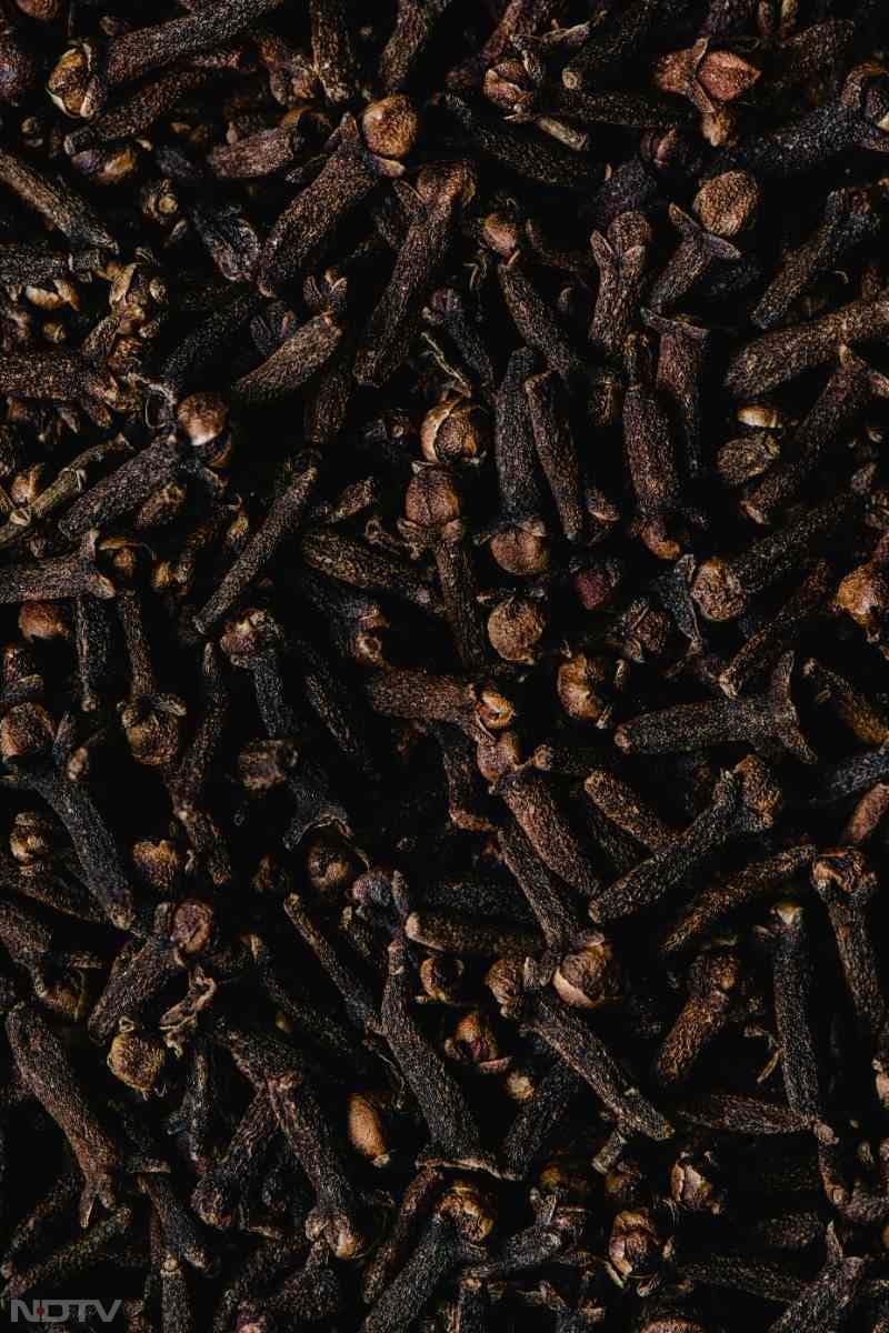 लौंग पेट की समस्याओं में बहुत मददगार है. यह गैस, अपच और एसिडिटी से राहत दिलाती है. Pic Credit- Pexels