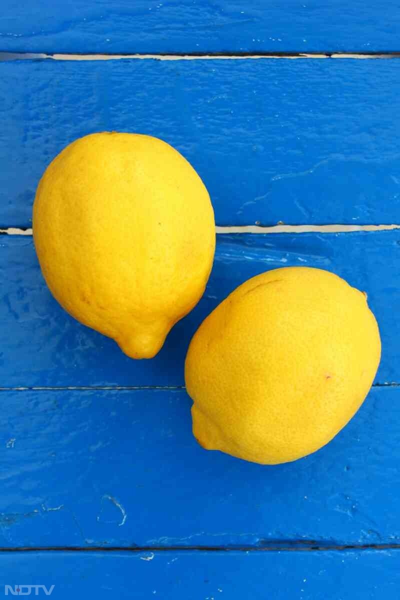 अगर आप वेट लॉस जर्नी में हैं तो मोटापा कम करने के लिए आप नींबू के छिलके से बनी चाय का सेवन कर सकते हैं.