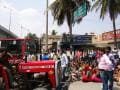 Photo : पीएफ निकालने संबंधी नए नियम के खिलाफ बेंगलुरू में हिंसक विरोध-प्रदर्शन, देखिए तस्वीरें
