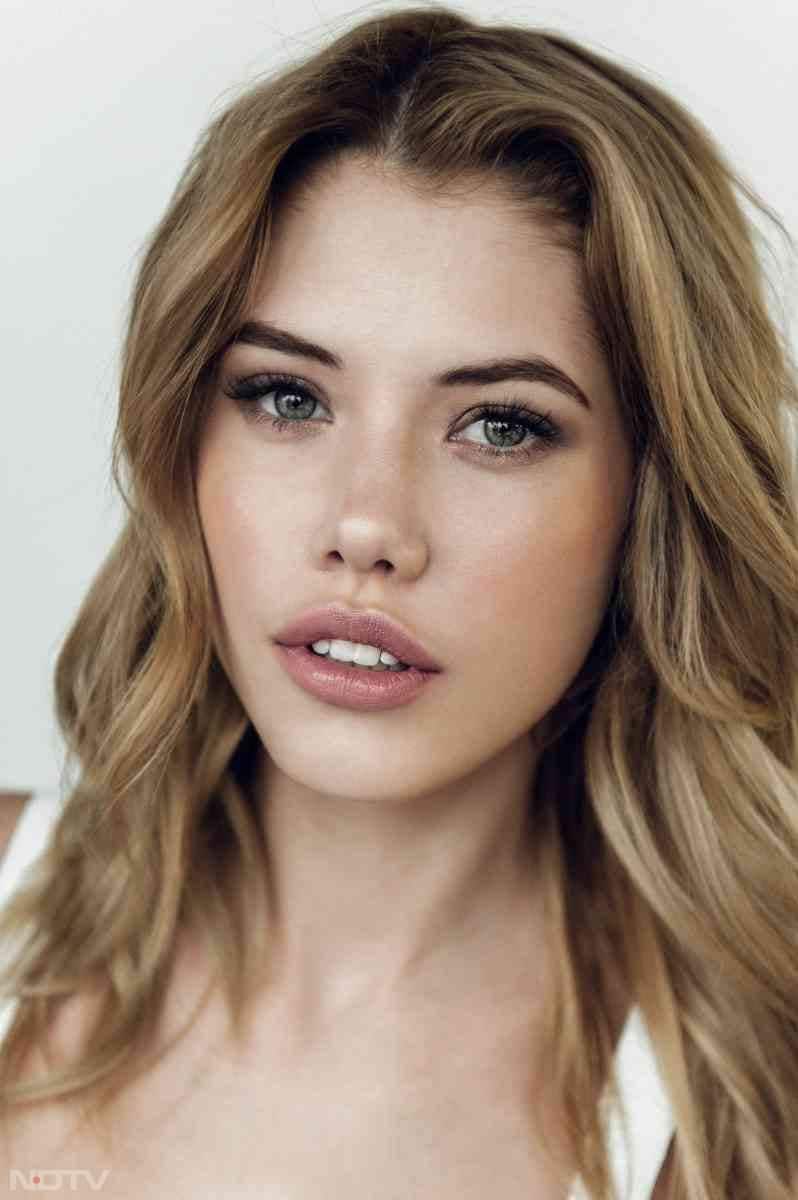 यह चेहरे की अतिरिक्त चिकनाहट हटाने में मदद करता है.