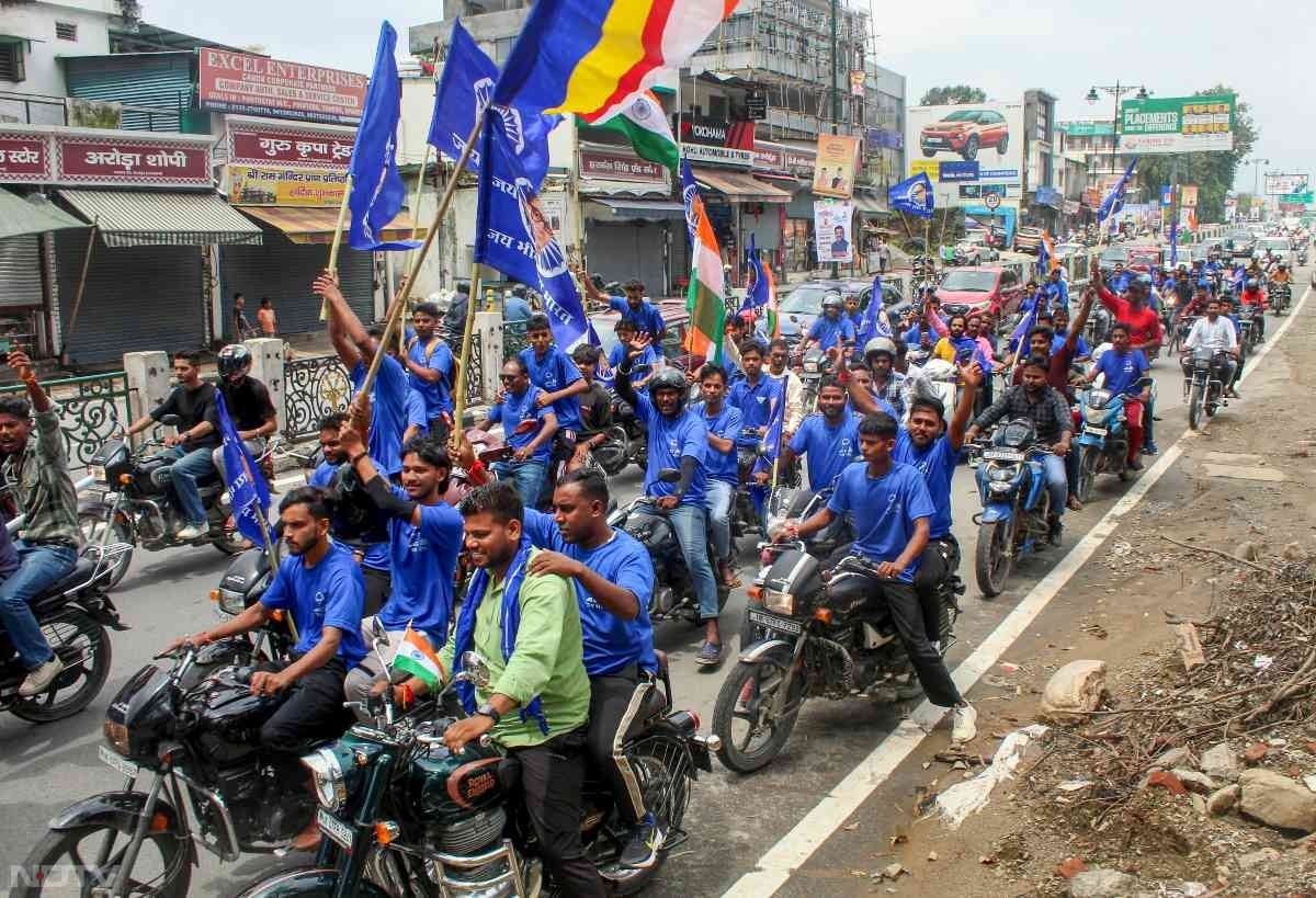 SC-ST आरक्षण में क्रीमी लेयर को लेकर सुप्रीम कोर्ट के फैसले के खिलाफ आज भारत बंद का आह्वान किया गया है. देशभर के कई दलित और आदिवासी संगठनों ने भारत बंद बुलाया है.