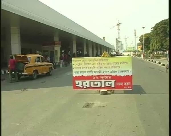 Among the Howrah-bound trains stuck are the Mumbai Mail at Uluberia, Koeraput Express at Mecheda, Yashwantpur from Bangalore at Pashkura, Ranchi-Hatia at Kharagpur and Puri-Howrah Garibrath at Sakrail.