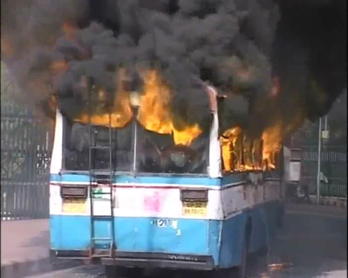 Two state buses were set on fire by Samajwadi Party on the outskirts of Lucknow at around 5.30 am.