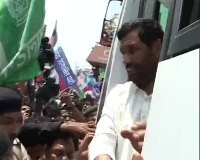 LJP president Ramvilas Paswan and other opposition leaders were at the fore front of the protests in Patna with more than 4000 bandh supporters taking to the roads.