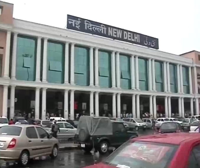 <b>Delhi:</b><br><br>The nation-wide Bharat Bandh called by opposition parties to protest fuel price rise did not seem to have hit normal life in the capital today though BJP workers blocked road, rail and metro services in some areas.<br><br>The New Delhi Railway station was unaffected. Also, the flight services were not hit in the Capital.