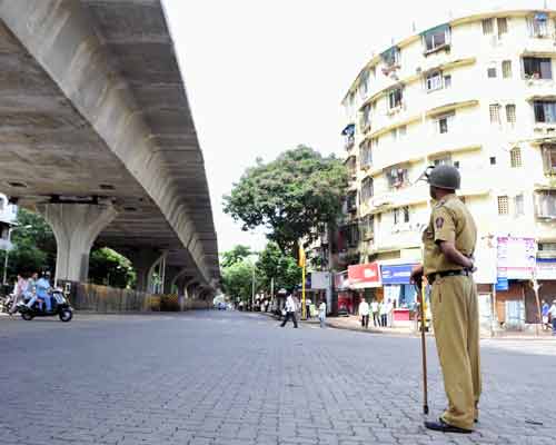 The streets of Lalbaug wear a deserted look. (Image courtesy: Mid-Day.com)