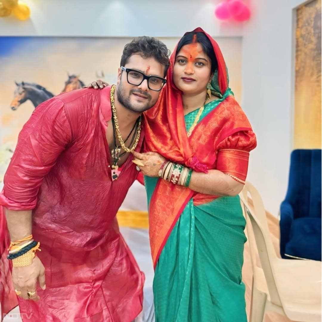 चंदा यादव इतने बड़े सुपरस्‍टार की वाइफ होने के बावजूद सिंपल लाइफ जीती हैं. इसलिए लोग उन्‍हें इतना पसंद करते हैं. Pic- chanda_yadav27/Instagram