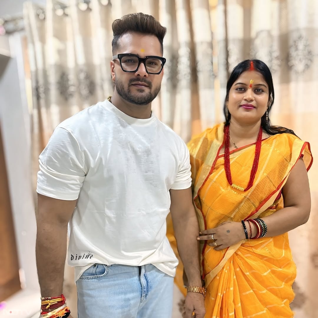 हर पर्व पर कपल साथ दिखता है और उनकी ये तस्‍वीरें फैंस को खूब पसंद आती हैं. Pic- chanda_yadav27/Instagram