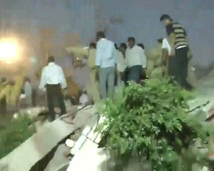 Part of hospital wing collapses in Bhopal