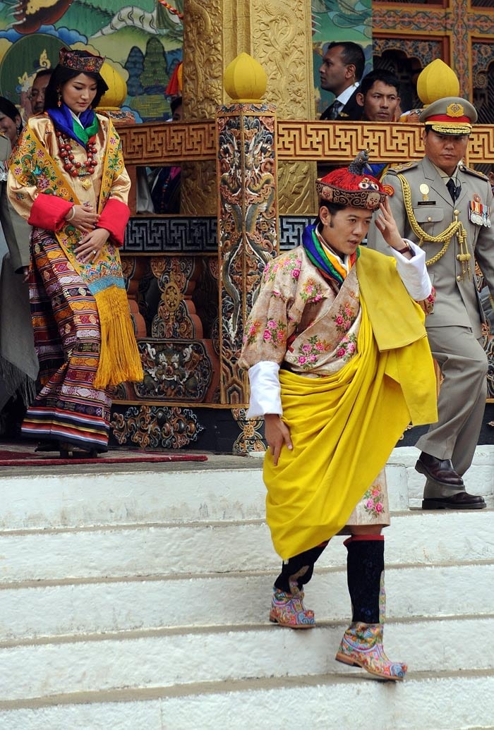 Bhutan Royal Couple's first public kiss