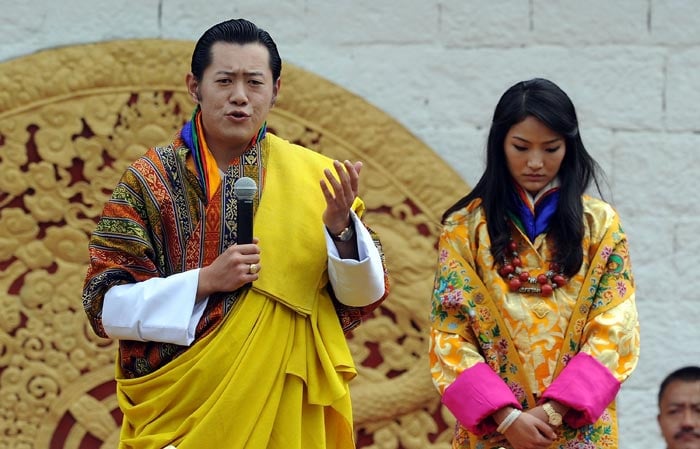 Bhutan Royal Couple\'s first public kiss