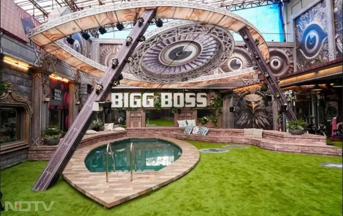 Bigg Boss 17:  खुल गया बिग बॉस 17 का दरवाजा, मनमोहक तस्वीरों में देखें  घर की अंदर की झलक