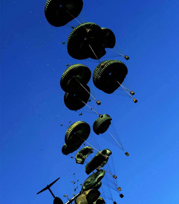 Boeing C-17 paradropping cargo.