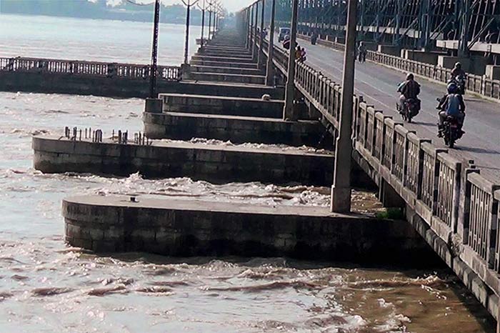 Level of water increases near a bridge on Kosi river after heavy inflow of water into the river from Nepals side in Supaul, Bihar on Sunday.