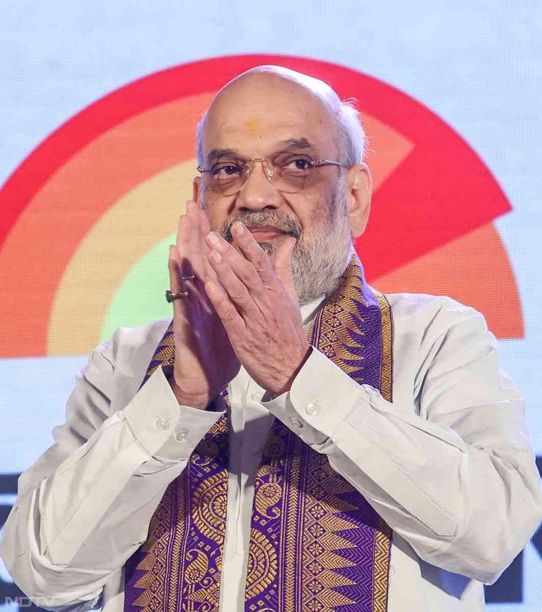 बिहार में सीट बंटवारे में बीजेपी ने दरियादिली दिखाई है. 2020 के मुकाबले पार्टी अपने 9 उम्मीदवार कम उतारेगी.  बीजेपी के हिस्से में 101 सीटें आई हैं, 2020 में पार्टी ने 110 सीटों पर चुनाव लड़ा था. मांझी को 6 सीटें देकर भी मनाया गया है. चिराग को 29 सीटें देकर खुश किया गया है. बिहार में बीजेपी ने 9 सीटों के बदले दोस्ती की गांठ को और मजबूत किया है. पार्टी की यह बड़ी रणनीति है.