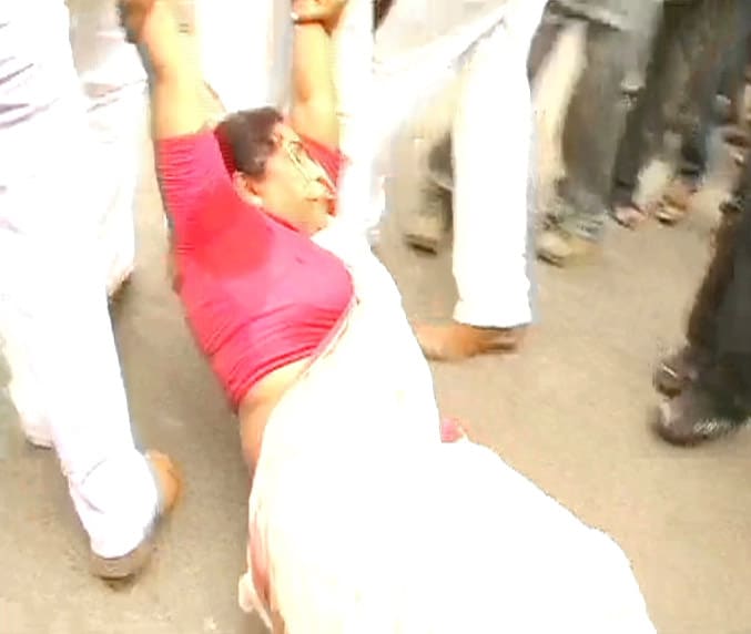 As the marshalls tried to control the situation, Singh was dragged through the mud.