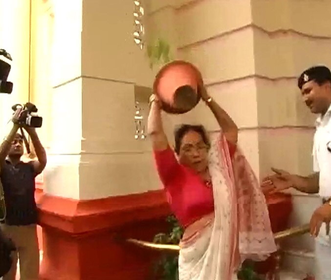 The woman, Jyoti Singh, a MLC belonging to the Congress went beserk and smashed several flower pots.