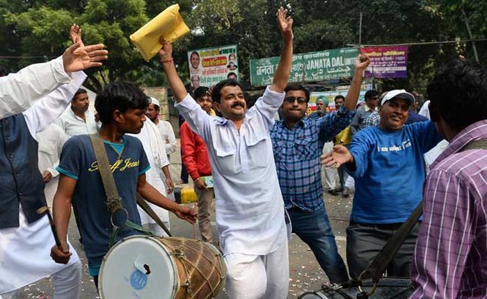 Dancing and drumbeats in Delhi as Grand Alliance set for thumping win in Bihar.