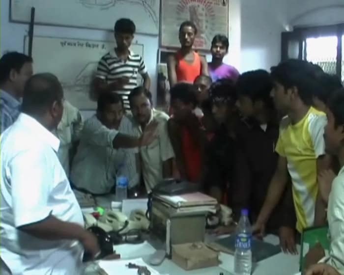 One Jawan of the Railway Protection Force (RPF) has been shot by the dacoits.