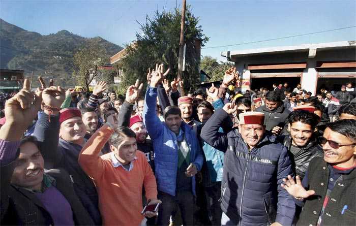 गुजरात और हिमाचल प्रदेश में बीजेपी की जीत से यूं उत्साहित पार्टी कार्यकर्ता