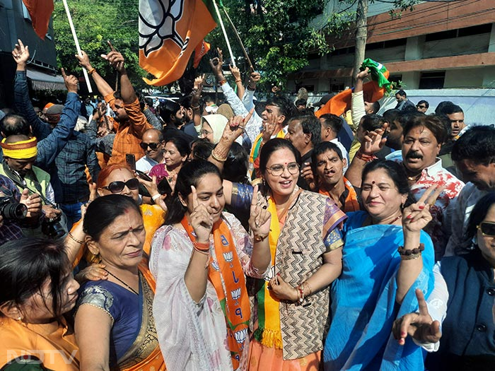 विधानसभा चुनावों में भाजपा की जबरदस्‍त जीत, कार्यकर्ताओं में जश्न का माहौल