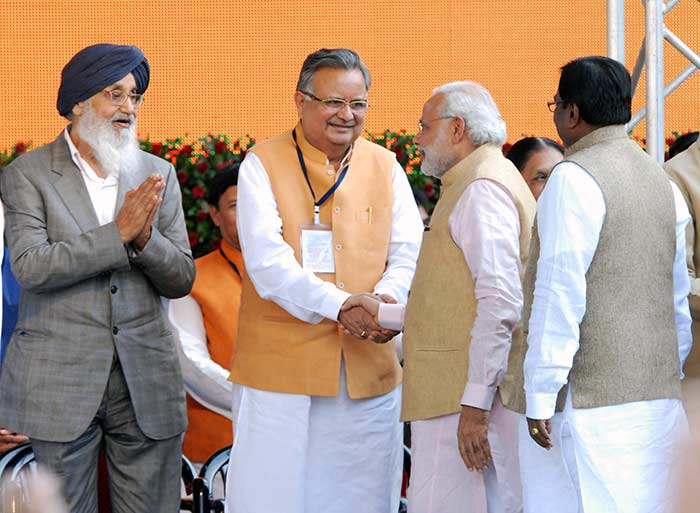 Dignitaries at the ceremony included Punjab chief minister Parkash Singh Badal and Chhattisgarh chief minister Raman Singh (Credit: Press Information Bureau)