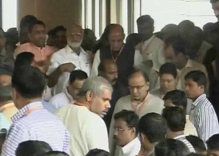 Rajnath Singh arrives with senior leader Arun Jaitely to announce Modi's promotion.