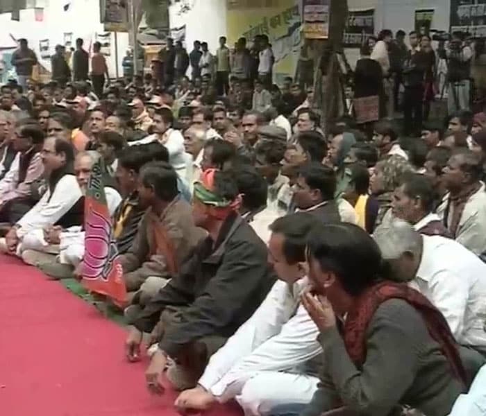 BJP supporters gathered at Jantar Mantar in large numbers with flags and posters to protest alleged government apathy towards rising prices of essential commodities.(NDTV photo)