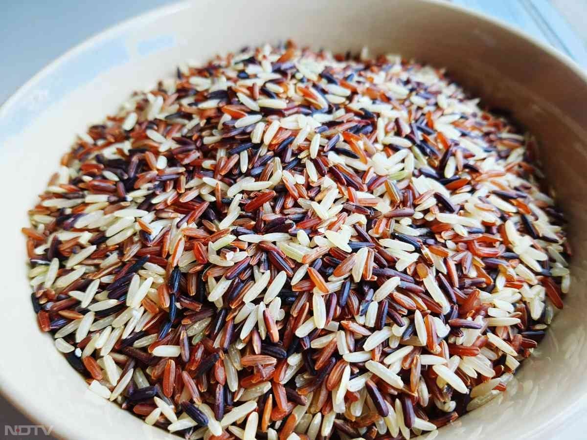 ब्लैक राइस एंटीऑक्सीडेंट्स से भरपूर होता है, जिससे कई बीमारियों का खतरा कम हो जाता है.  इम्यून सिस्टम भी मजबूत होता है.