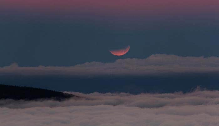 \'Blood moon\' full lunar eclipse