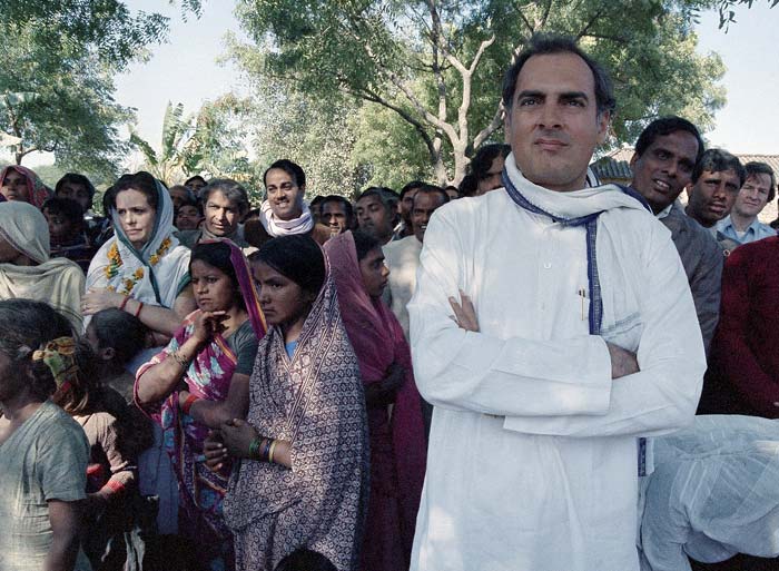 In a bid to calm tempers, then Prime Minister Rajiv Gandhi assured the Lok Sabha that no middleman was involved and no kickbacks were paid. However, in August 1987, a Joint Parliamentary Committee (JPC) was set up under B Shankaranand to probe allegations of kickbacks.