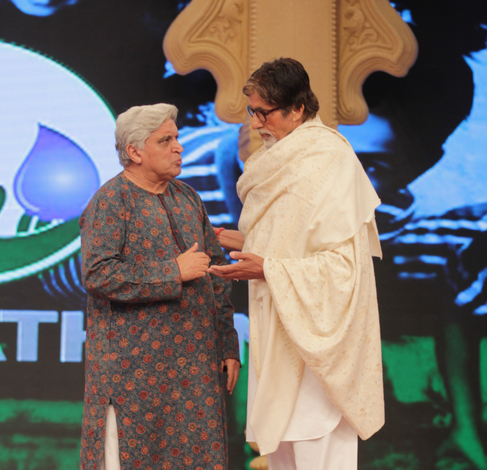 Javed Akhtar, who recently completed his 50 years in Bollywood also lends support to the Swachh India Cleanathon.