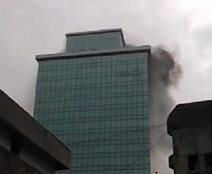The fire that broke out on the 21st floor slowly started to spread to the 20th floor of the building.