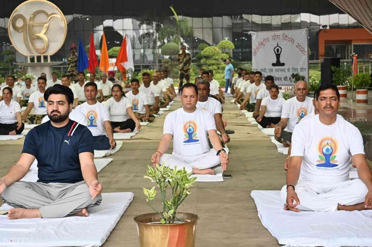 The troops also performed yoga at iconic Integrated Check Post (ICP) Kartarpur in Gurdaspur on Thursday.