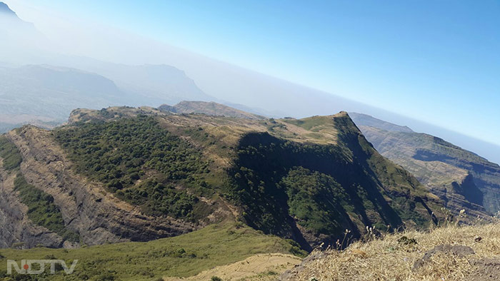 The mountain range lies within the Kalsubai-Harishchandragad Wildlife Sanctuary and is visited throughout the year by tourists. (X/@PrdeepGupta)