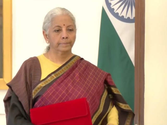 9 बजट, 9 साड़ियां: निर्मला सीतारमण का 'पावरफुल लुक', स्टाइल के साथ मैसेज भी