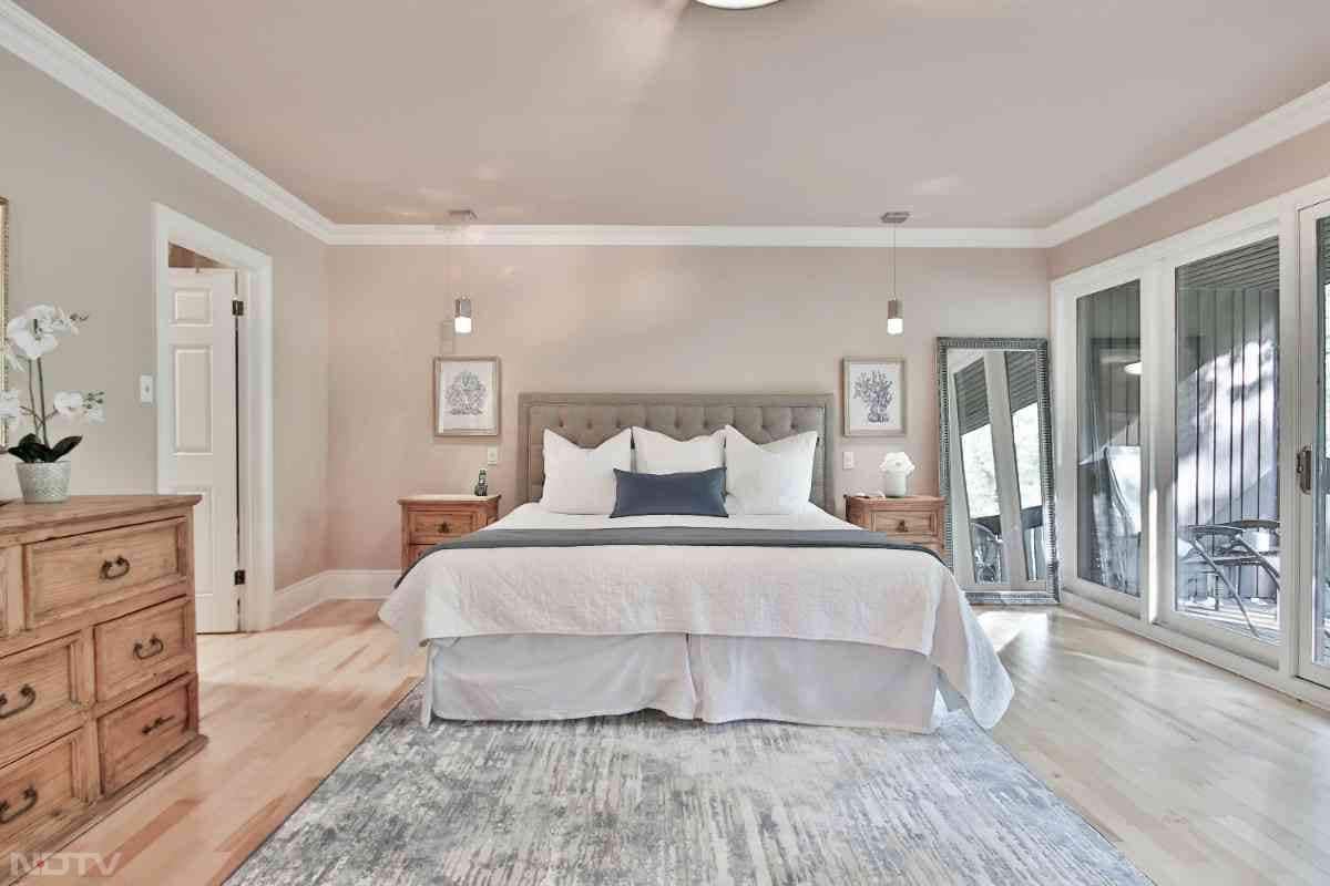 1. हवा साफ - कपूर की खुशबू तेज होती है, इसीलिए यह हवा को शुद्ध करता है.