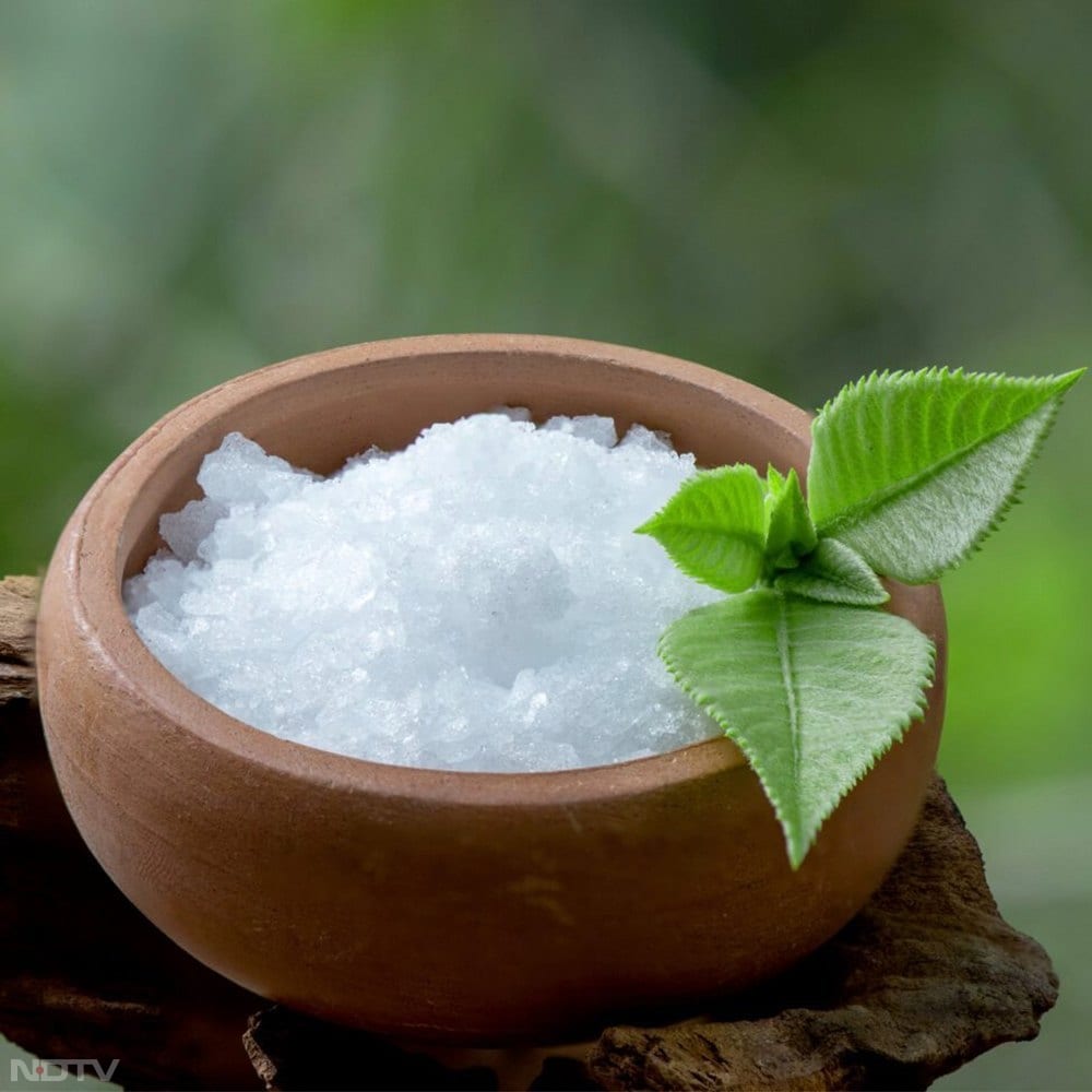 7. कैसे रखें - इसे हमेशा एक छोटी डिब्बी या कपड़े में लपेटकर थोड़ी दूरी पर रखें ताकि खुशबू हल्की और सुरक्षित रहे.