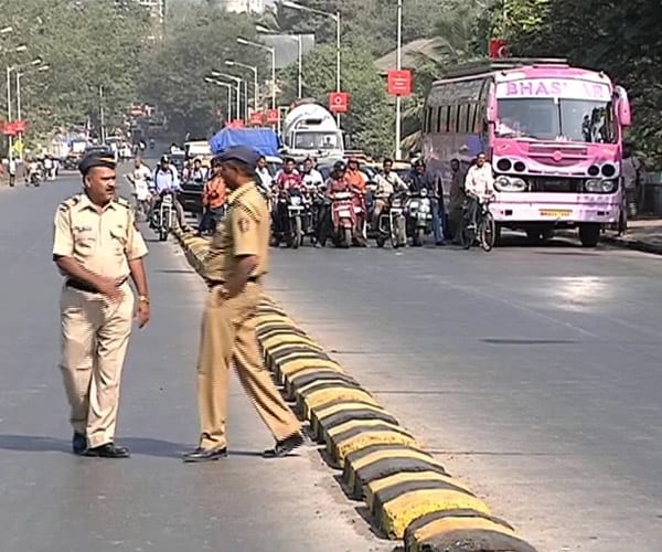 Police immediately rushed in and blocked traffic on the road. (NDTV Photo)