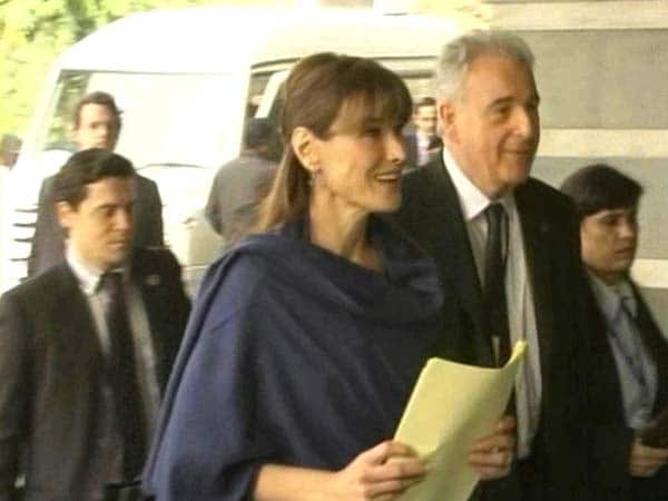 France's First Lady and former supermodel Carla Bruni visited Safdarjung Hospital in Delhi this morning.