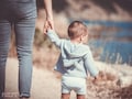 Happy Mothers Day Shayari: मैंने जन्नत तो नहीं देखी है माँ देखी है- मुनव्वर राना समेत मशहूर शायरों के मां पर 10 चुनिंदा शेर