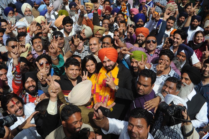 Navjot Singh Sidhu and his wife Navjot Kaur surrounded by their supporters outside the counting centre of her constituency.