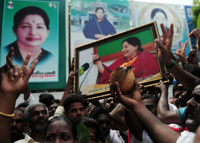 Assembly Elections 2016: Supporters Cheer For Jayalalithaa and Mamata Banerjee