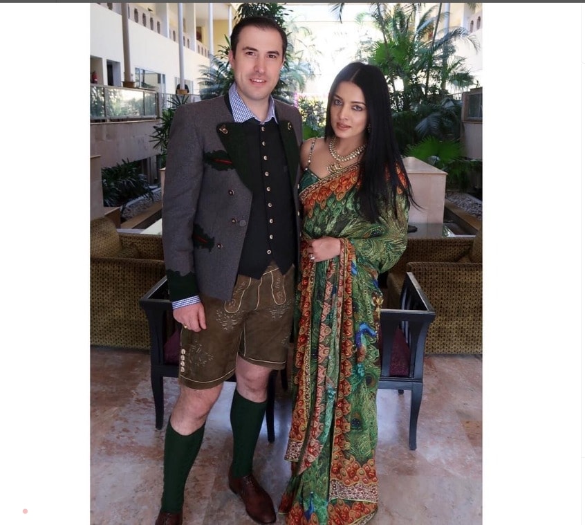 इस वजह से उन्होंने अंधेरी मुम्बई की जूडिशियल मेजिस्ट्रेस कोर्ट में शिकायत दर्ज की है.