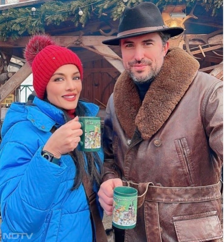 इसके अलावा सेलिना जेटली ने पति से 50 करोड़ रुपयों की डिमांड की है.